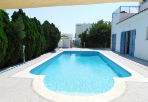 Detached Villa For Sale  in  Chloraka