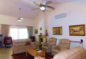 Bungalow For Sale  in  Peyia