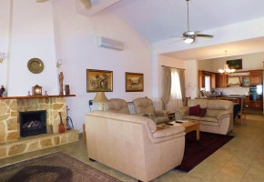 Bungalow For Sale  in  Peyia