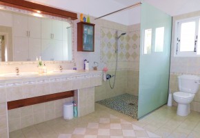 Bungalow For Sale  in  Peyia