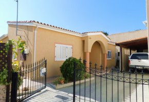 Bungalow For Sale  in  Peyia