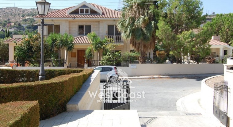 Detached Villa For Sale  in  Pyrgos