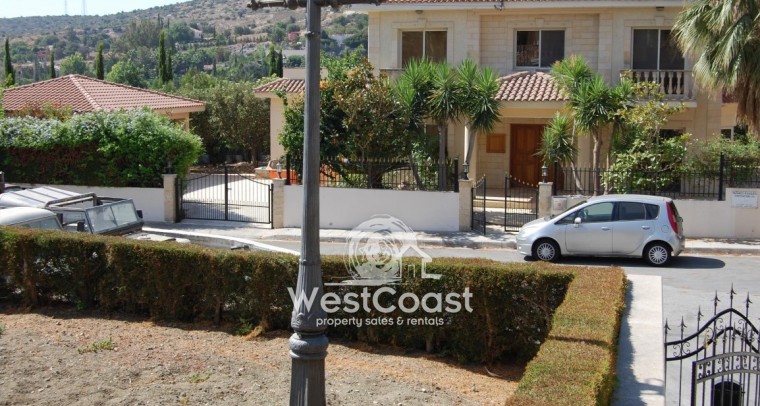 Detached Villa For Sale  in  Pyrgos