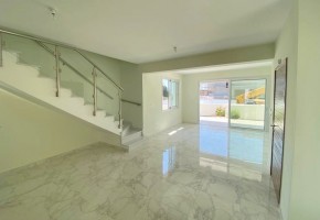 Detached Villa For Sale  in  Universal
