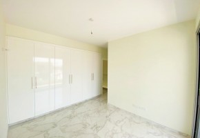 Detached Villa For Sale  in  Universal