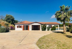 Bungalow For Sale  in  Armou