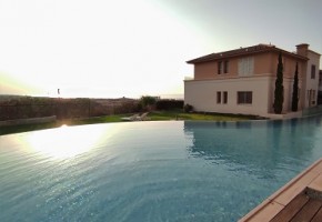 Apartment For Sale  in  Tombs of the Kings