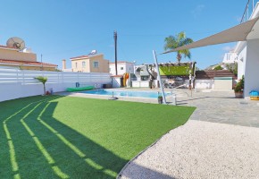 Detached Villa For Sale  in  Peyia