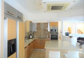 Detached Villa For Rent  in  Sea Caves - St.George