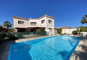 Detached Villa For Sale  in  Coral Bay