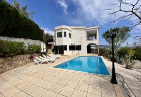 Detached Villa For Sale  in  Peyia