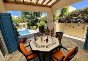 Bungalow For Sale  in  Peyia