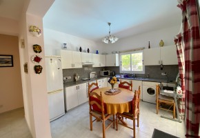 Bungalow For Sale  in  Peyia