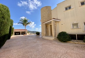Detached Villa For Sale  in  Akoursos