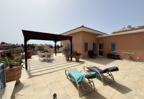 Penthouse For Sale  in  Kato Paphos