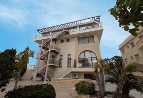 Building For Sale  in  Tombs of the Kings
