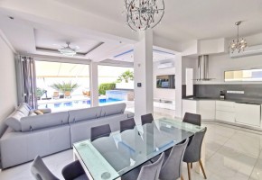 Detached Villa For Sale  in  Coral Bay