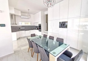 Detached Villa For Sale  in  Coral Bay