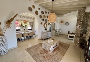 Bungalow For Sale  in  Peyia