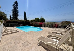 Bungalow For Sale  in  Peyia