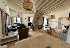 Bungalow For Sale  in  Peyia