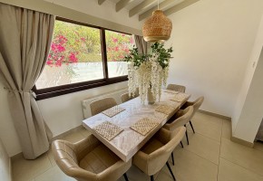 Bungalow For Sale  in  Peyia