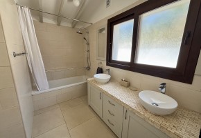 Bungalow For Sale  in  Peyia