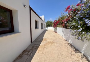 Bungalow For Sale  in  Peyia
