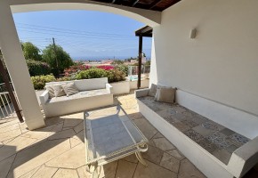 Bungalow For Sale  in  Peyia