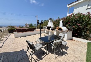 Bungalow For Sale  in  Peyia