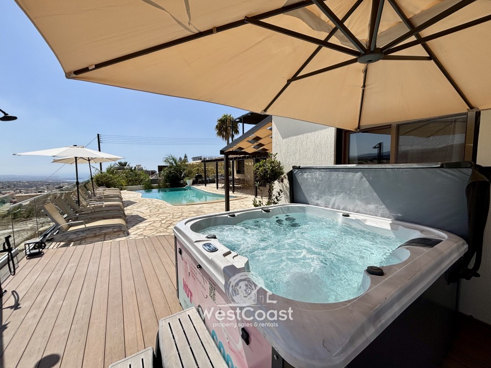 Detached Villa For Sale  in  Peyia