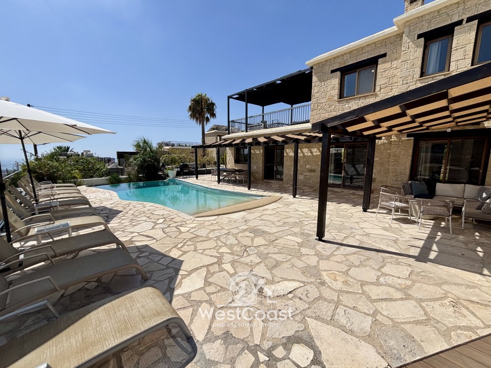 Detached Villa For Sale  in  Peyia