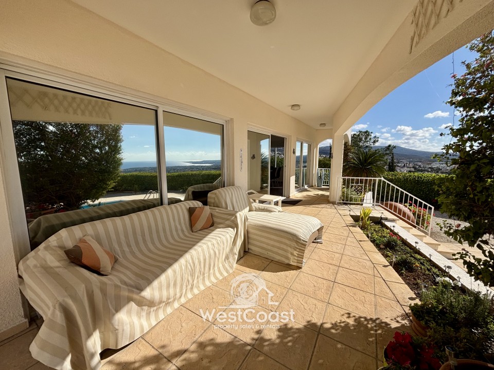 Detached Villa For Sale  in  Peyia