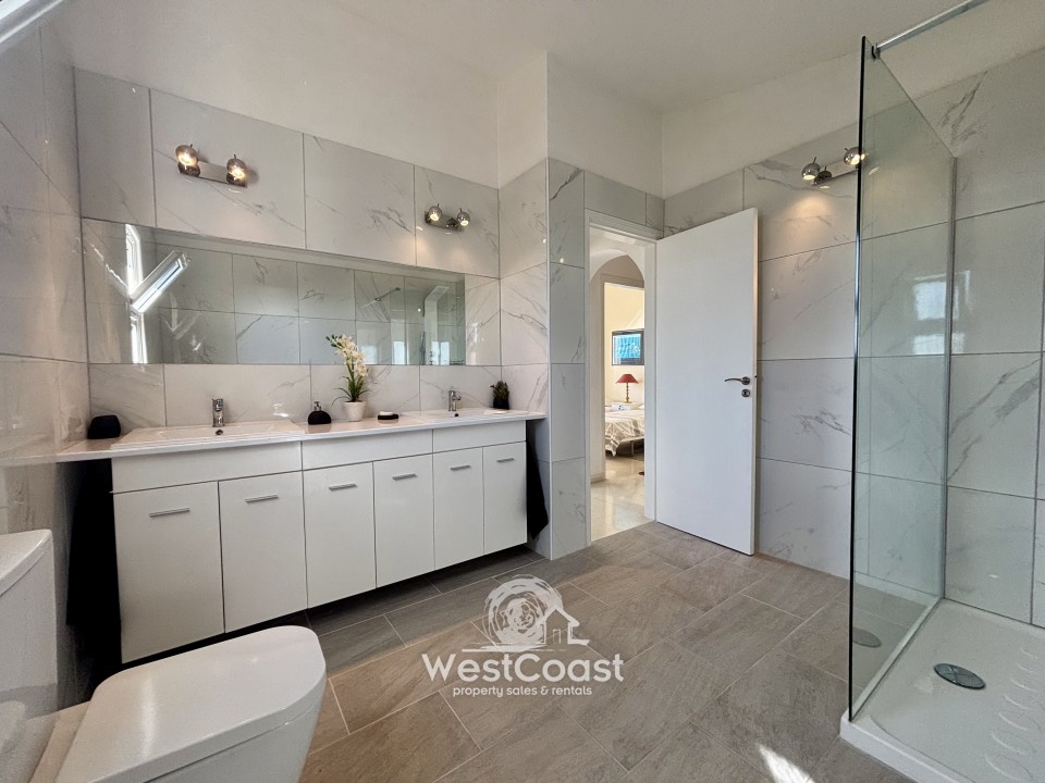 Detached Villa For Sale  in  Peyia