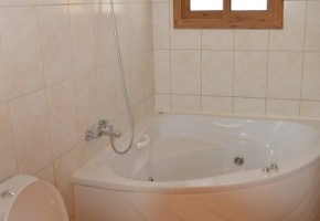 4 Bedroom spacious villa, Argaka, Paphos