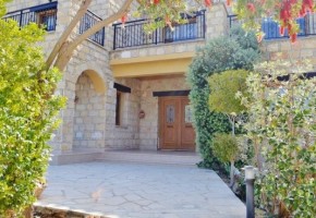 4 Bedroom spacious villa, Argaka, Paphos