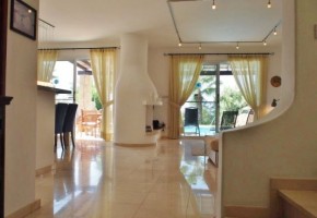 5 bedroom seafront Villa in Apollo Beach Villas, Chloraka 