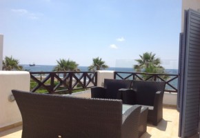 5 bedroom seafront Villa in Apollo Beach Villas, Chloraka 