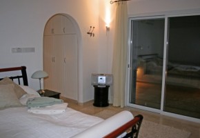 5 bedroom seafront Villa in Apollo Beach Villas, Chloraka 