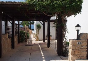 5 bedroom seafront Villa in Apollo Beach Villas, Chloraka 