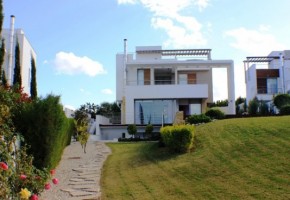 4 bedroom moder Villa in Latchi