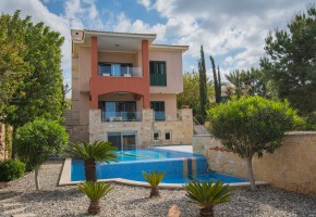 Detached Villa For Sale  in  Neo Chorio