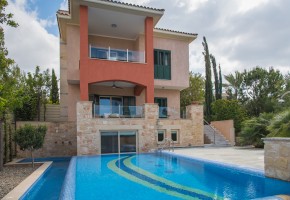 Detached Villa For Sale  in  Neo Chorio