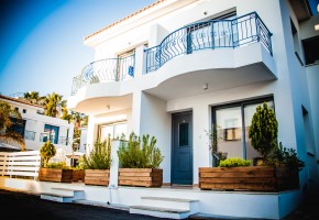 Building For Sale  in  Kissonerga