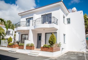 Building For Sale  in  Kissonerga